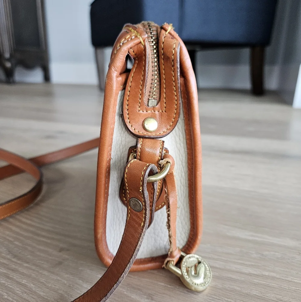 Dooney & Bourke Leather Crossbody Bag EUC - Picture 3 of 16